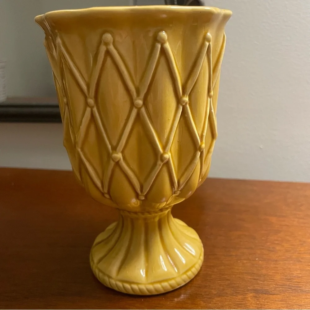 Vintage Heathrow By Brody N-400 Harvest Yellow Pedestal Planter Vase MCM 6”